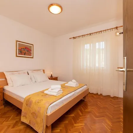 Jelena - Four - A Small House With A Private Yard - Two-room With A Sea View - - Two-room With Garden View- Free Parking Supetar