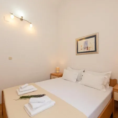 Jelena - Four - A Small House With A Private Yard - Two-room With A Sea View - - Two-room With Garden View- Free Parking *