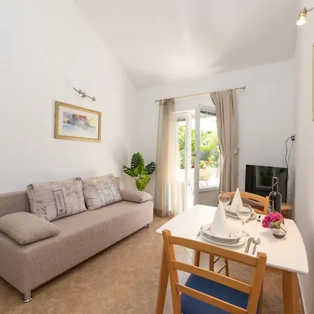 Jelena - Four - A Small House With A Private Yard - Two-room With A Sea View - - Two-room With Garden View- Free Parking Apartment Supetar