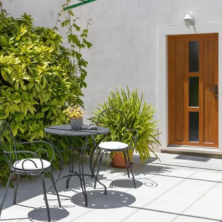 Jelena - Four - A Small House With A Private Yard - Two-room With A Sea View - - Two-room With Garden View- Free Parking Supetar