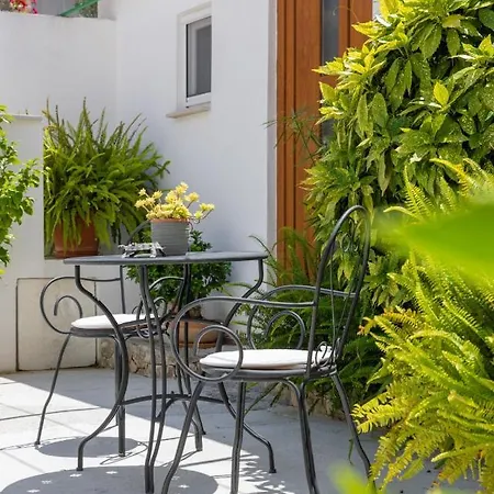 Jelena - Four - A Small House With A Private Yard - Two-room With A Sea View - - Two-room With Garden View- Free Parking *