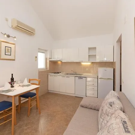 Jelena - Four - A Small House With A Private Yard - Two-room With A Sea View - - Two-room With Garden View- Free Parking Apartment *