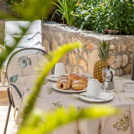 Apartment Jelena - Four - A Small House With A Private Yard - Two-room With A Sea View - - Two-room With Garden View- Free Parking