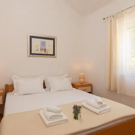 Jelena - Four - A Small House With A Private Yard - Two-room With A Sea View - - Two-room With Garden View- Free Parking Apartment Supetar
