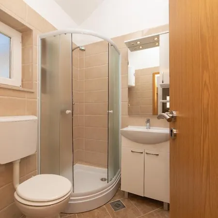 Apartment Jelena - Four - A Small House With A Private Yard - Two-room With A Sea View - - Two-room With Garden View- Free Parking