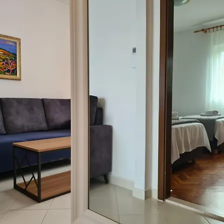 Apartment Jelena - Four - A Small House With A Private Yard - Two-room With A Sea View - - Two-room With Garden View- Free Parking