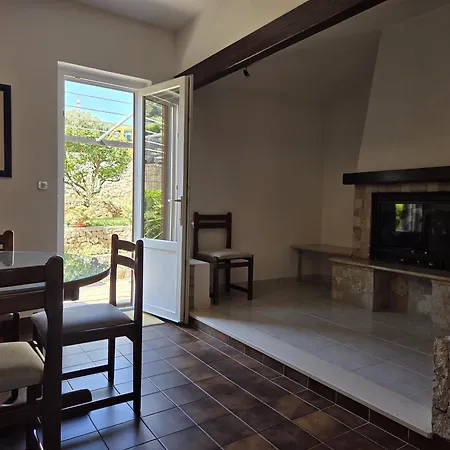Jelena - Four - A Small House With A Private Yard - Two-room With A Sea View - - Two-room With Garden View- Free Parking *
