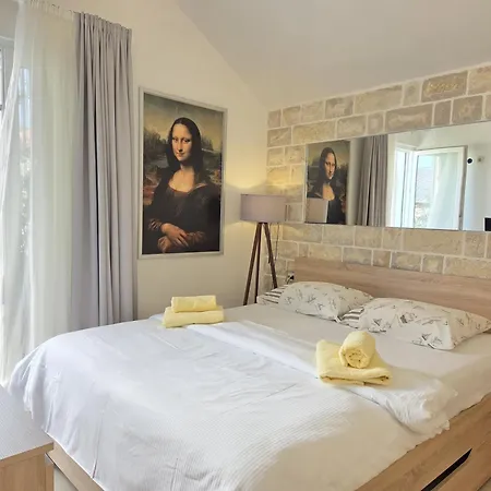 Apartment Jelena - Four - A Small House With A Private Yard - Two-room With A Sea View - - Two-room With Garden View- Free Parking *