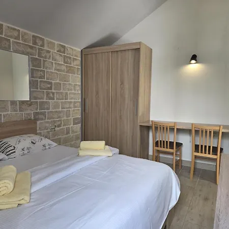 Jelena - Four - A Small House With A Private Yard - Two-room With A Sea View - - Two-room With Garden View- Free Parking Apartment Supetar